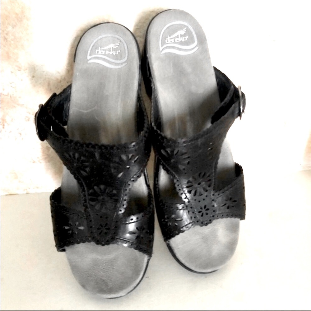 Dansko Womens Black Slip On Sandal Leather Comfort  10.5 Perforated Cutout 41